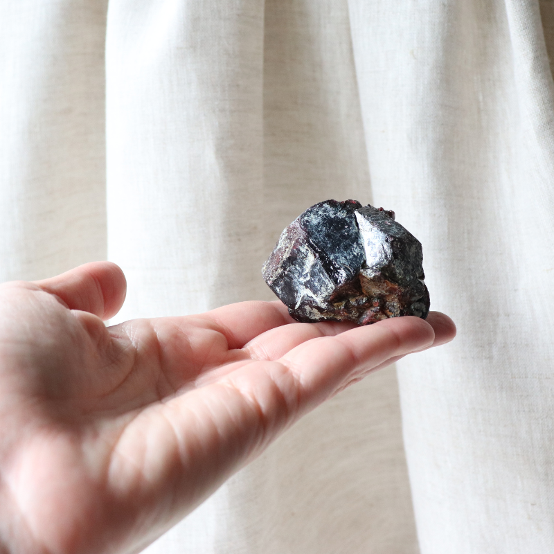 Raw Garnet (220g)