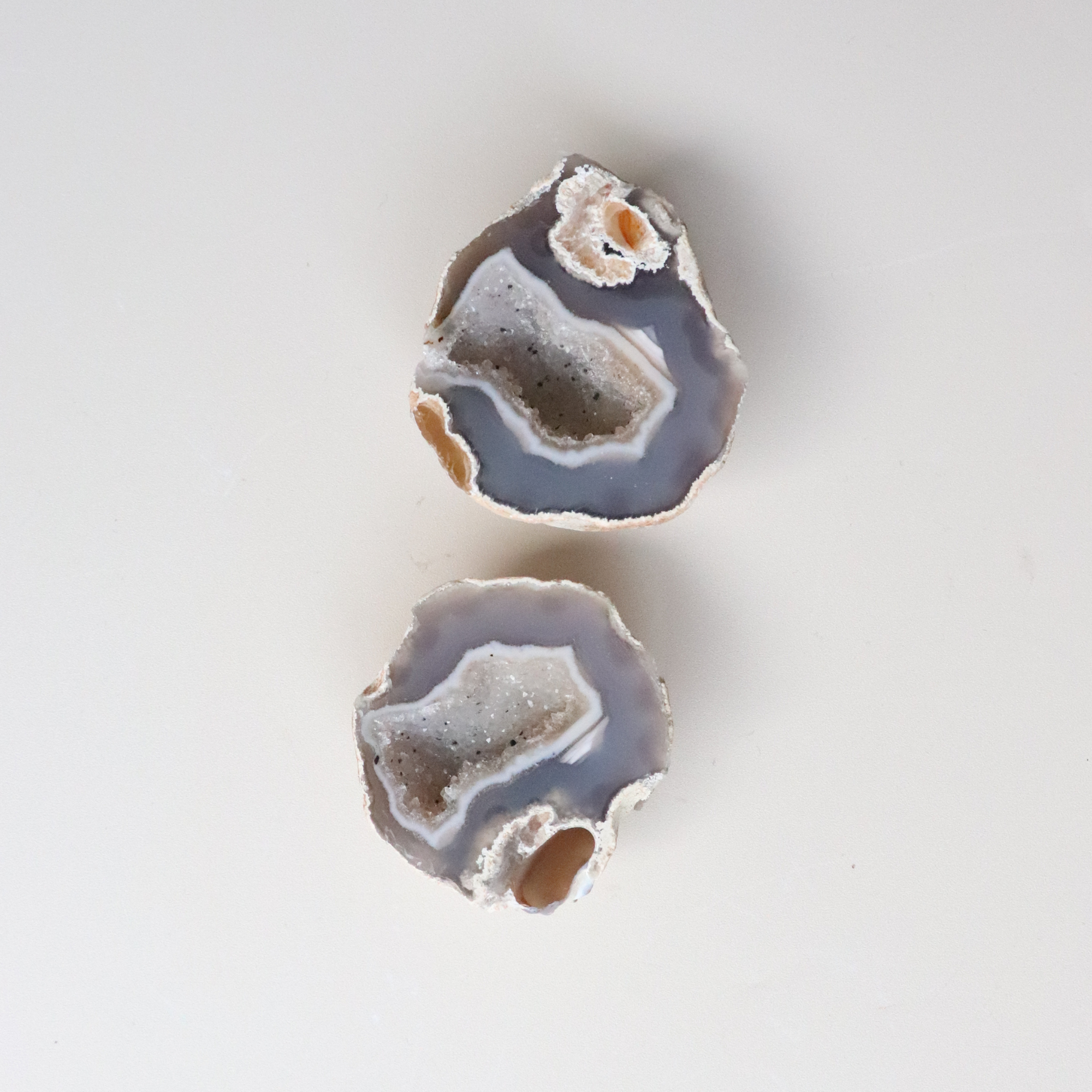 Grey Agate Geode with Sparkling Cave (68g) - Balance &amp; Stability