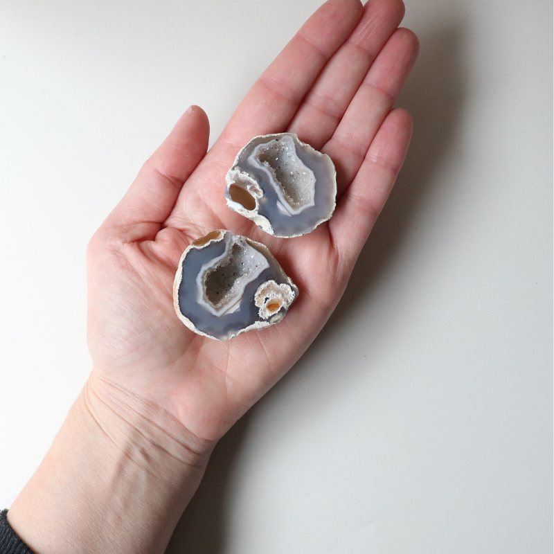Grey Agate Geode with Sparkling Cave (68g)