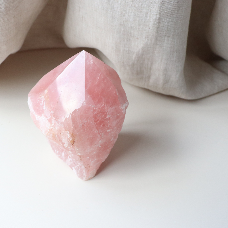 Rose Quartz Point (1kg, Semi-Polished)