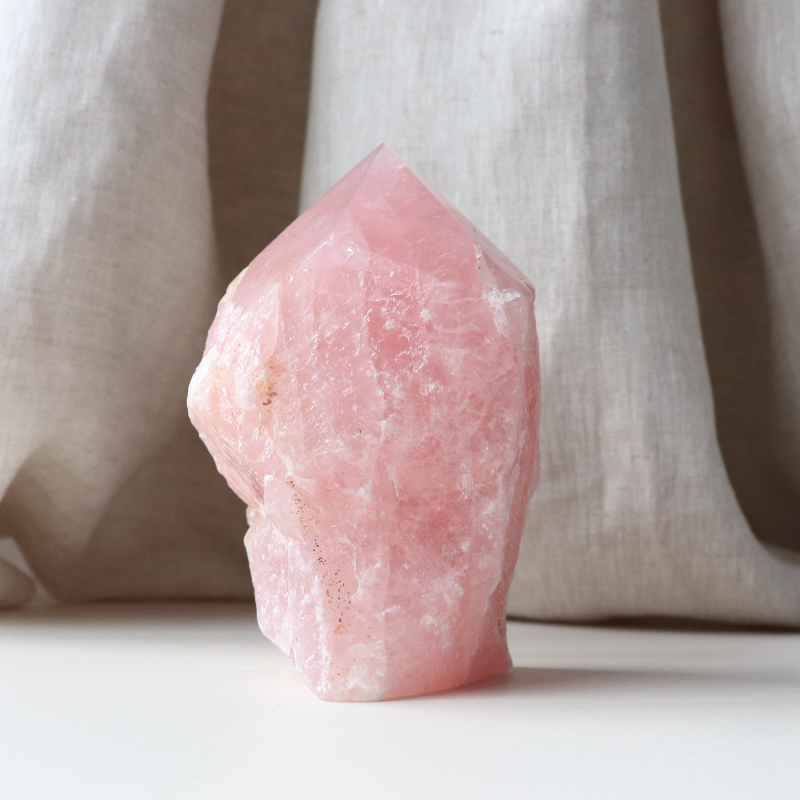 Rose Quartz Point (1kg, Semi-Polished)