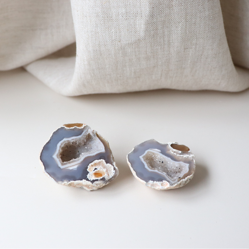 Grey Agate Geode with Sparkling Cave (68g)