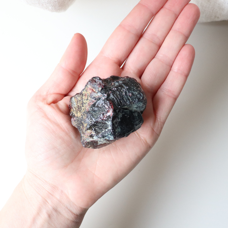 Raw Garnet (220g)