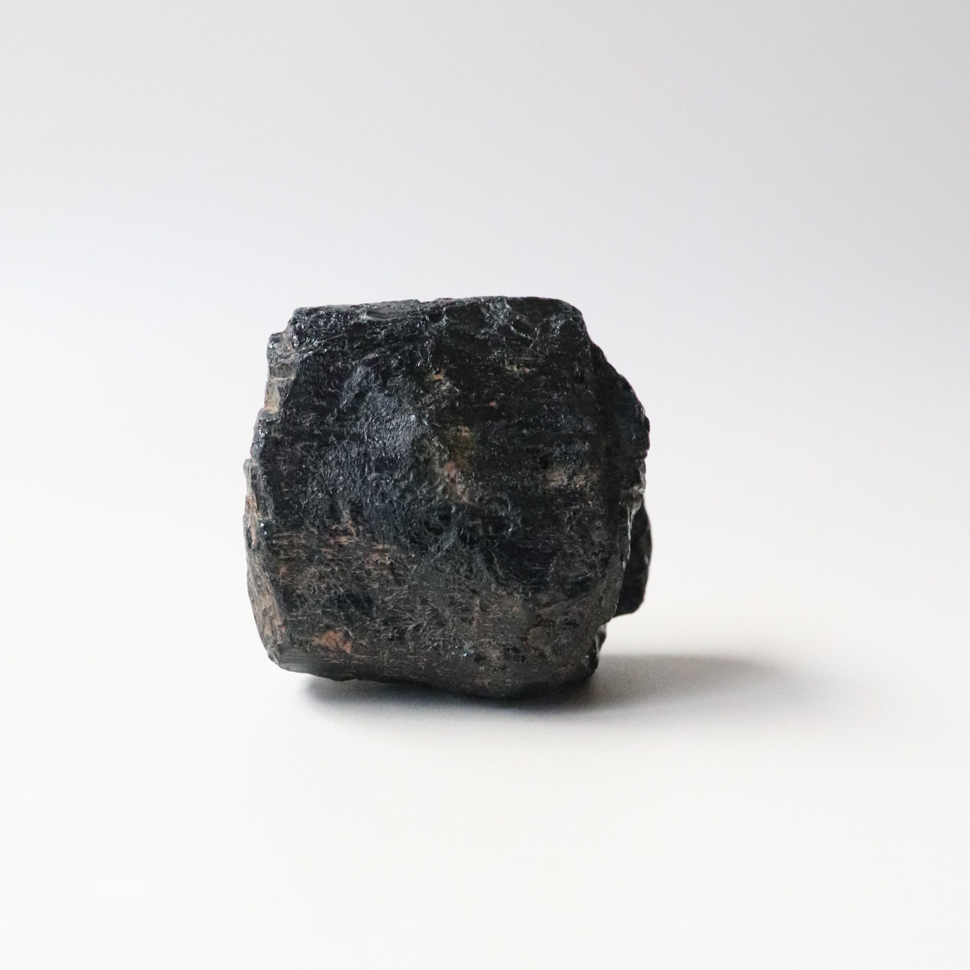 Small sized Black Tourmaline 133g - Protection &amp; Grounding