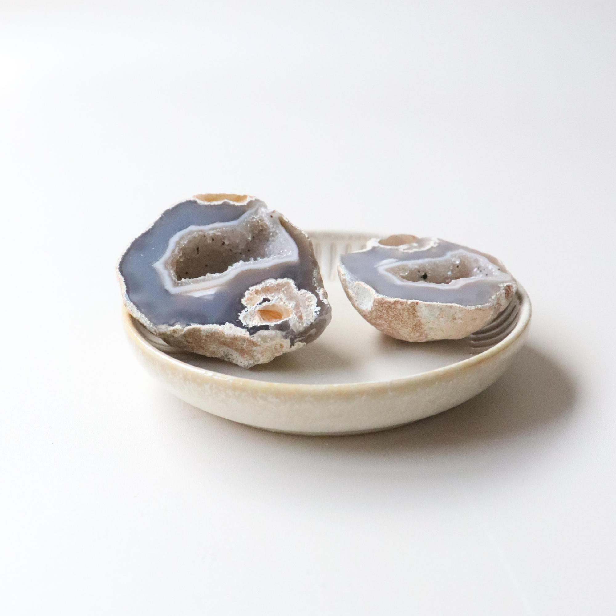 Grey Agate Geode with Sparkling Cave (68g) - Balance &amp; Stability