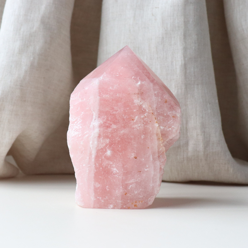 Rose Quartz Point (1kg, Semi-Polished)
