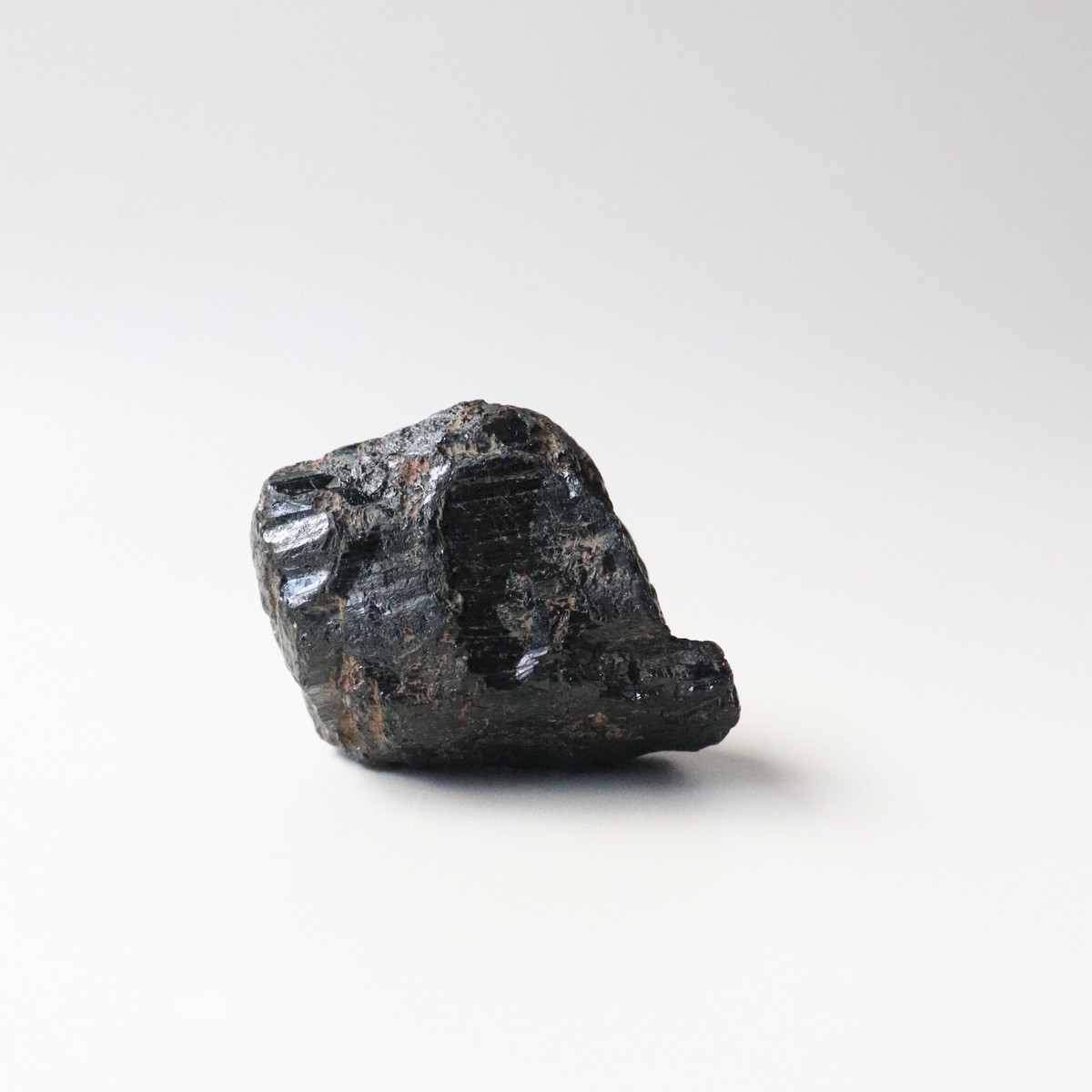Small sized Black Tourmaline 133g - Protection &amp; Grounding