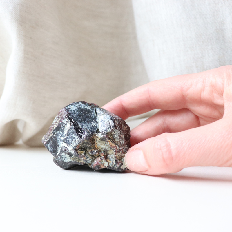 Raw Garnet (220g)