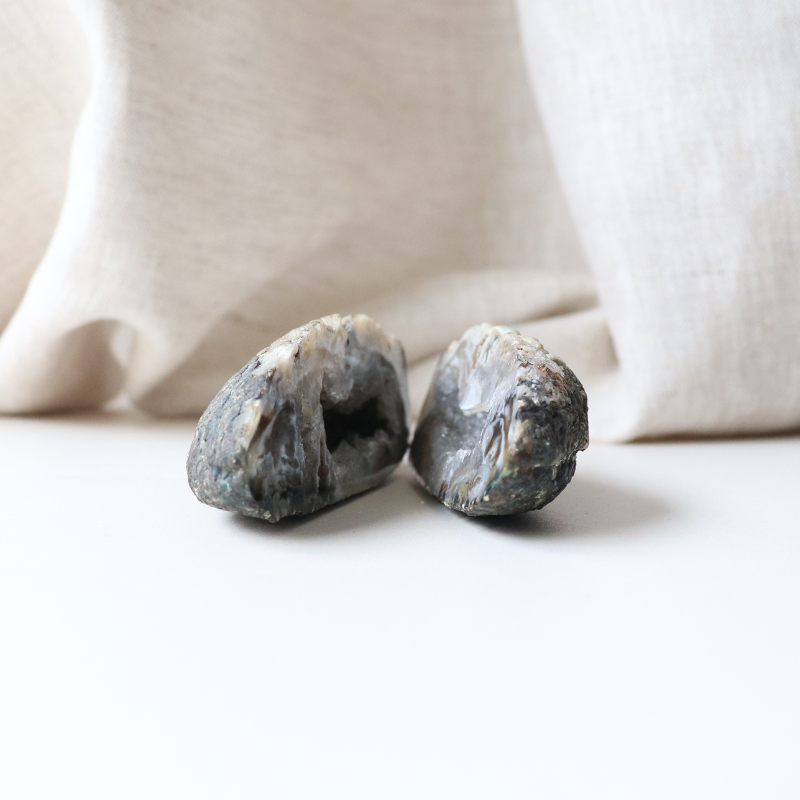 Dark Agate Geode  (170g)