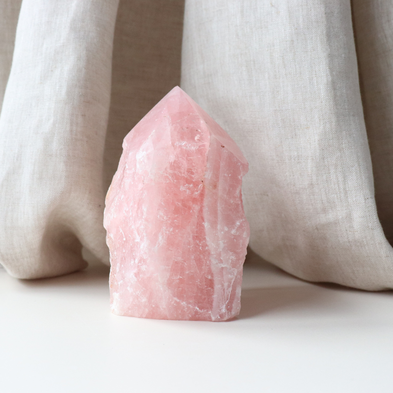 Rose Quartz Point (1kg, Semi-Polished)