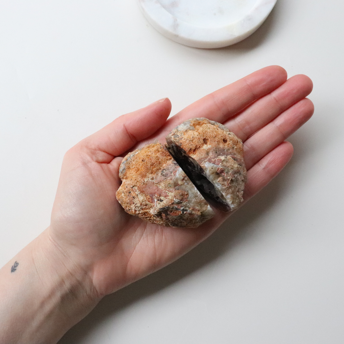 Agate Geode 170g - Balance &amp; Stability