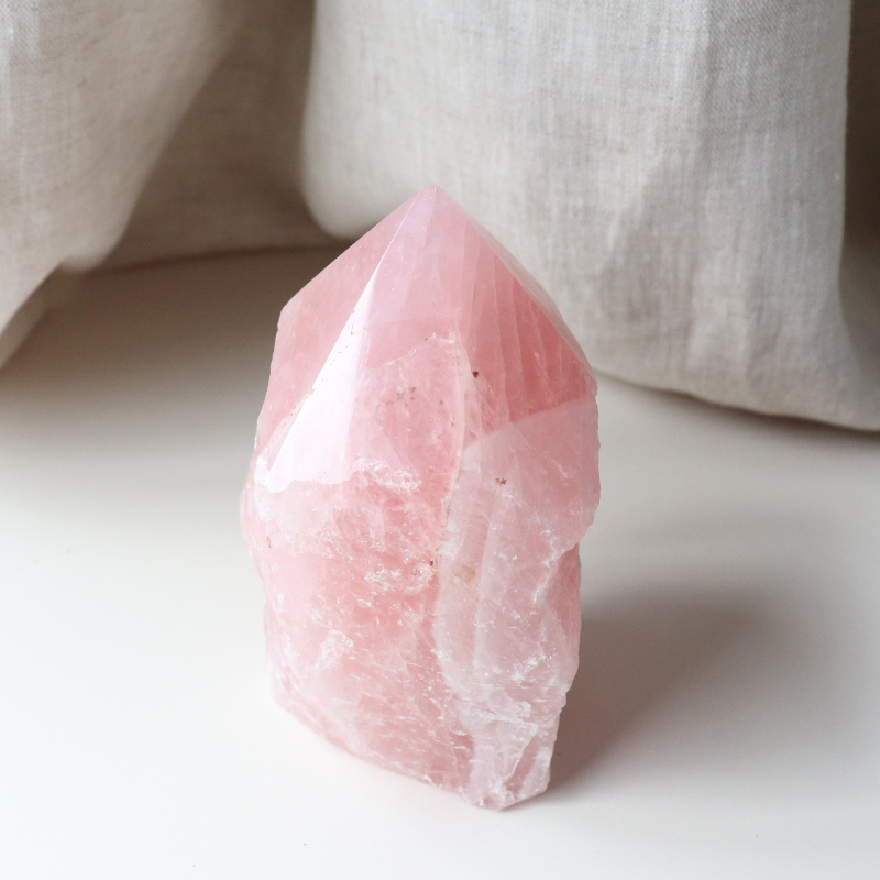 Rose Quartz Point (1kg, Semi-Polished)