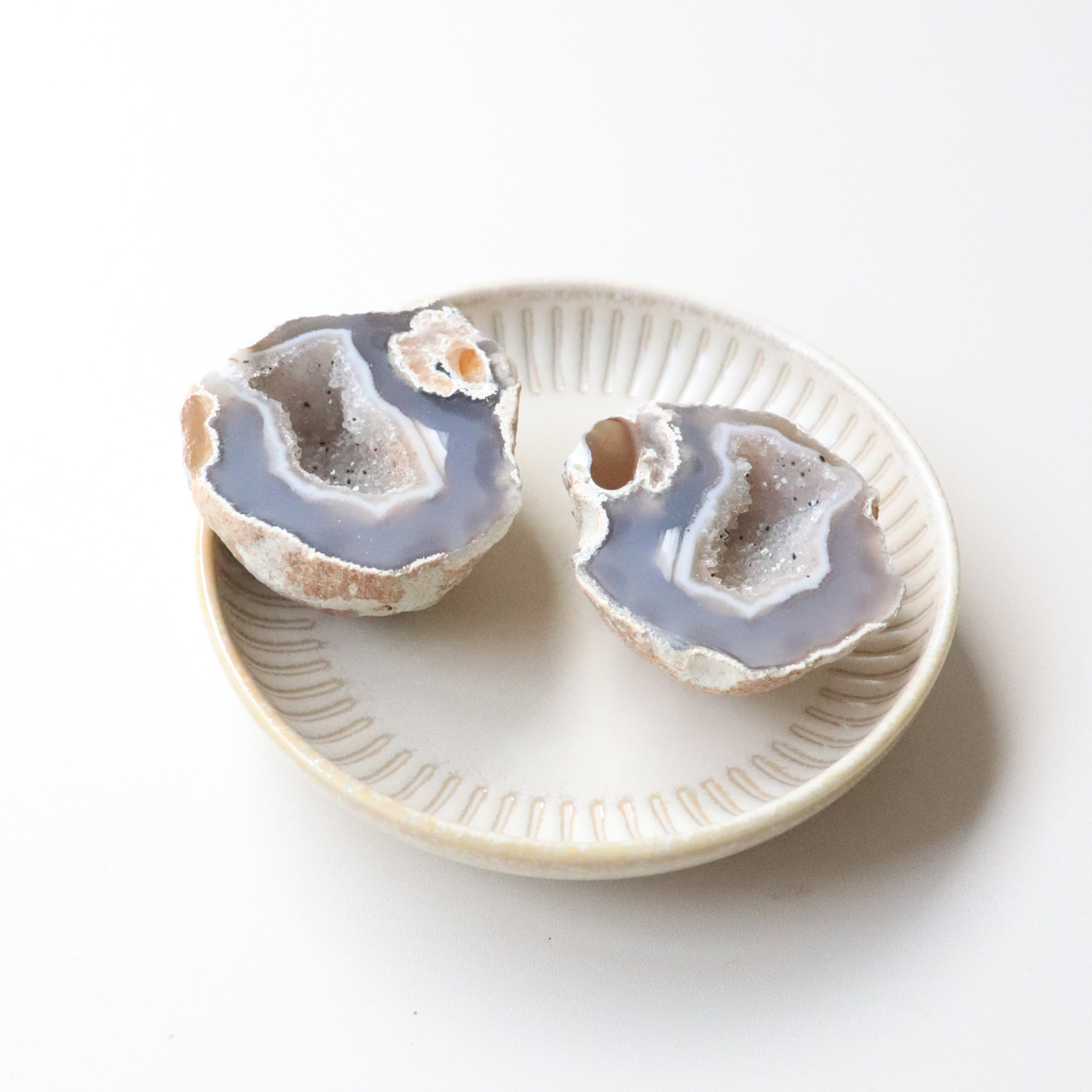 Grey Agate Geode with Sparkling Cave (68g) - Balance &amp; Stability