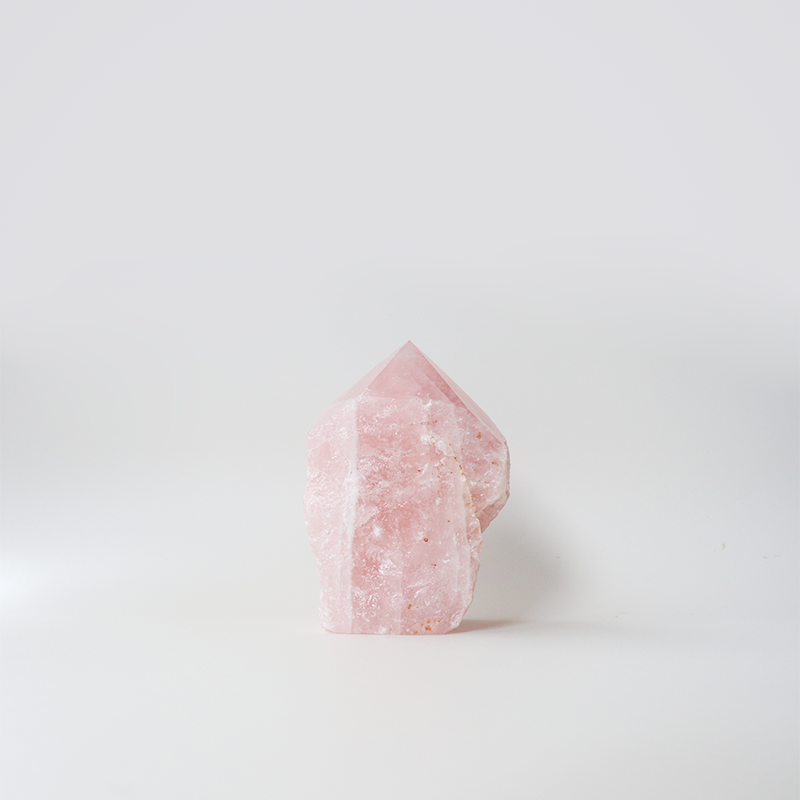 Rose Quartz Point (1kg, Semi-Polished)